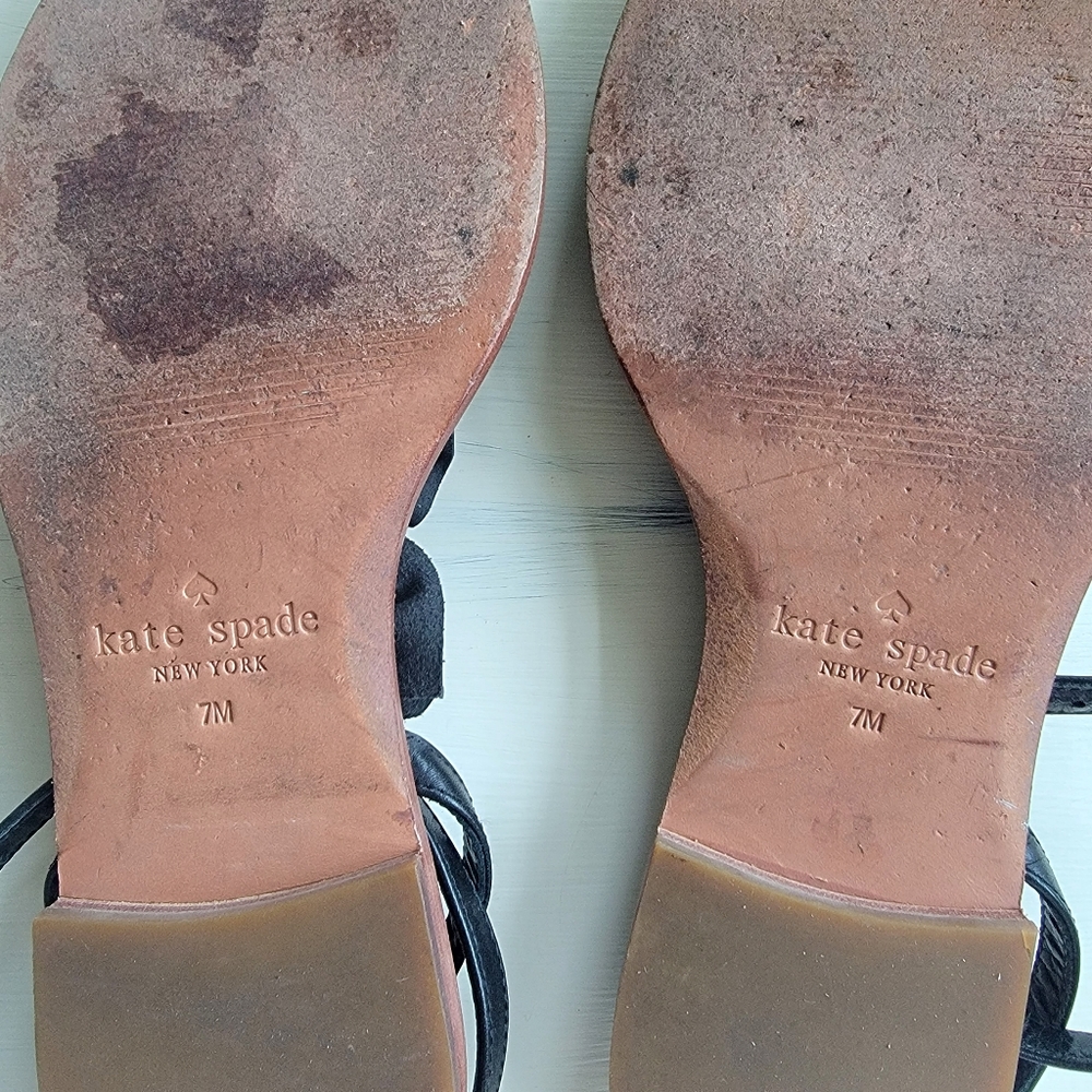 Kate Spade Women's Caryl Rose Flower T-Strap Flat Sandals | Black | Size 7 - Picture 6 of 10